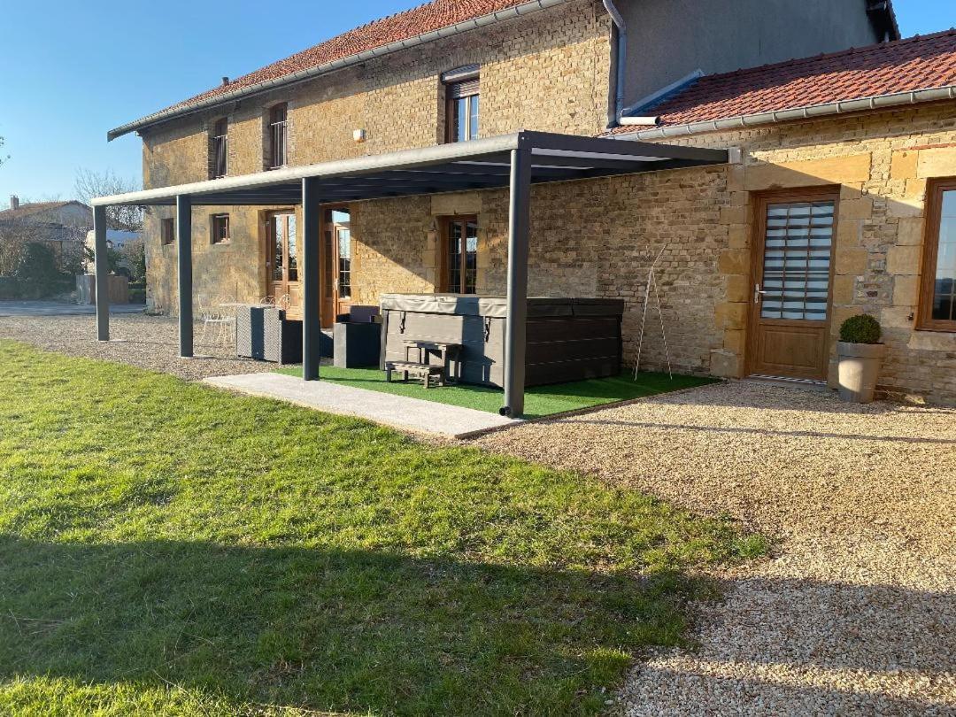 Du Pied Des Monts Bed & Breakfast