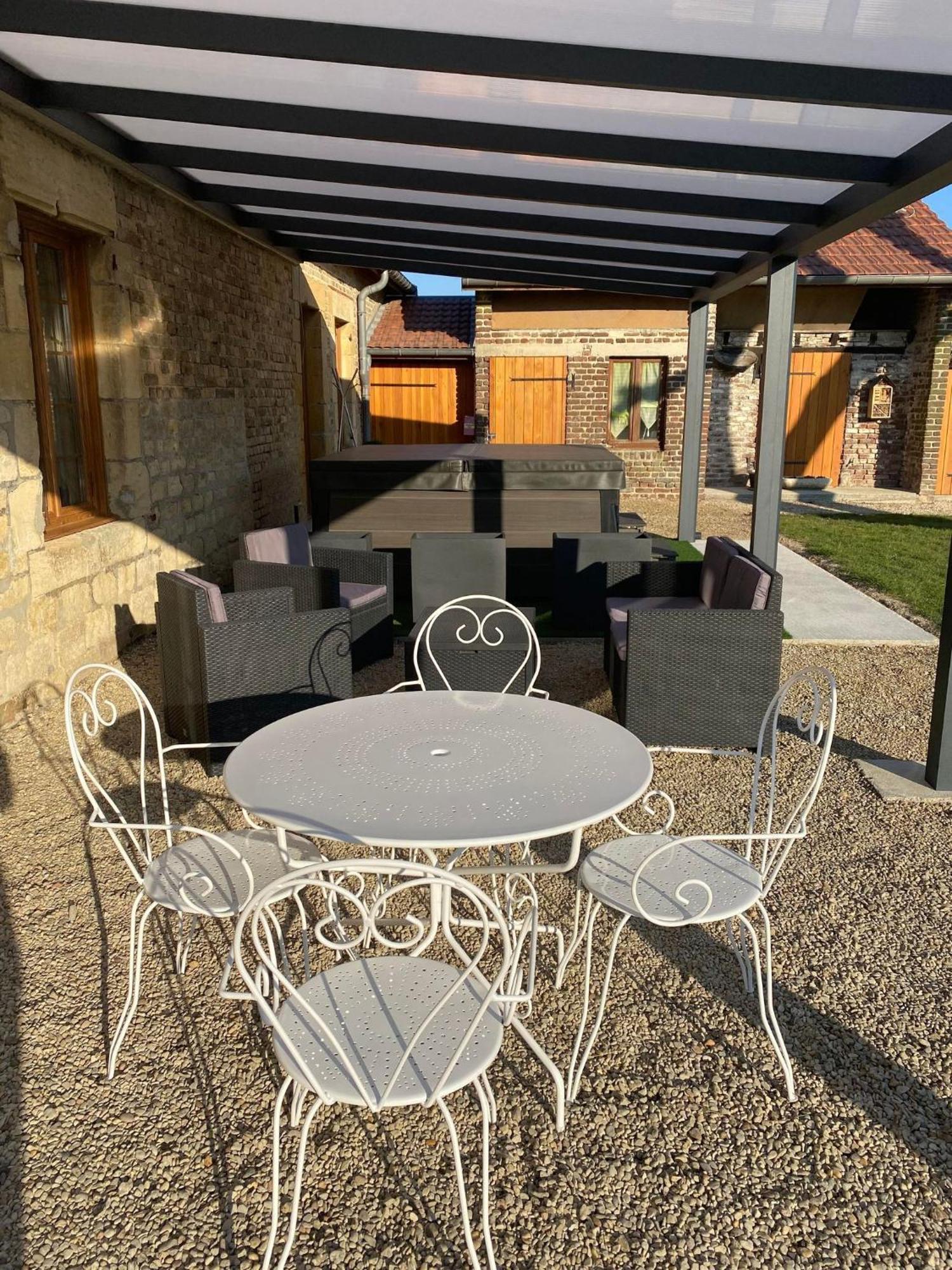 Couette-café Du Pied Des Monts *