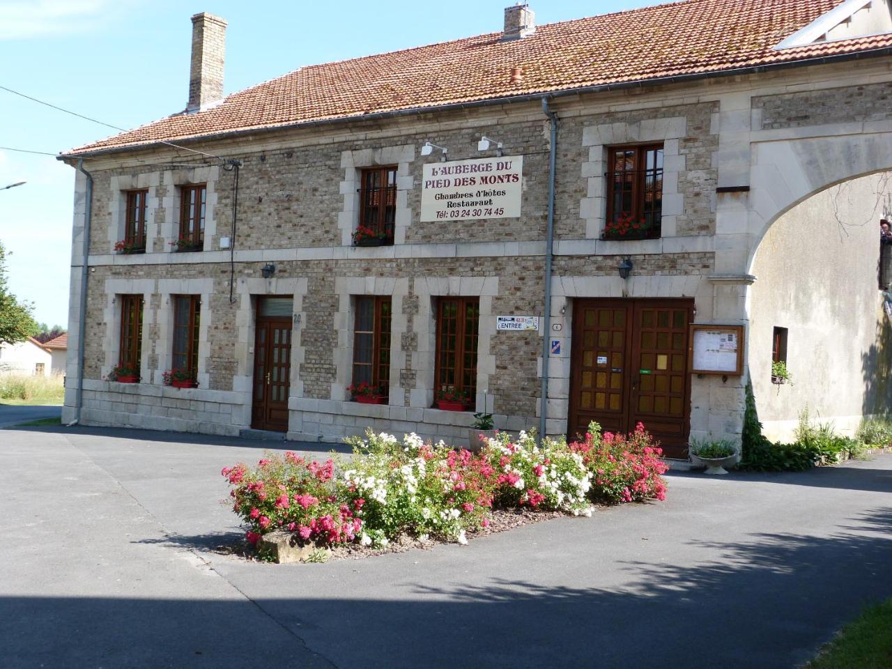 Du Pied Des Monts Bed & Breakfast